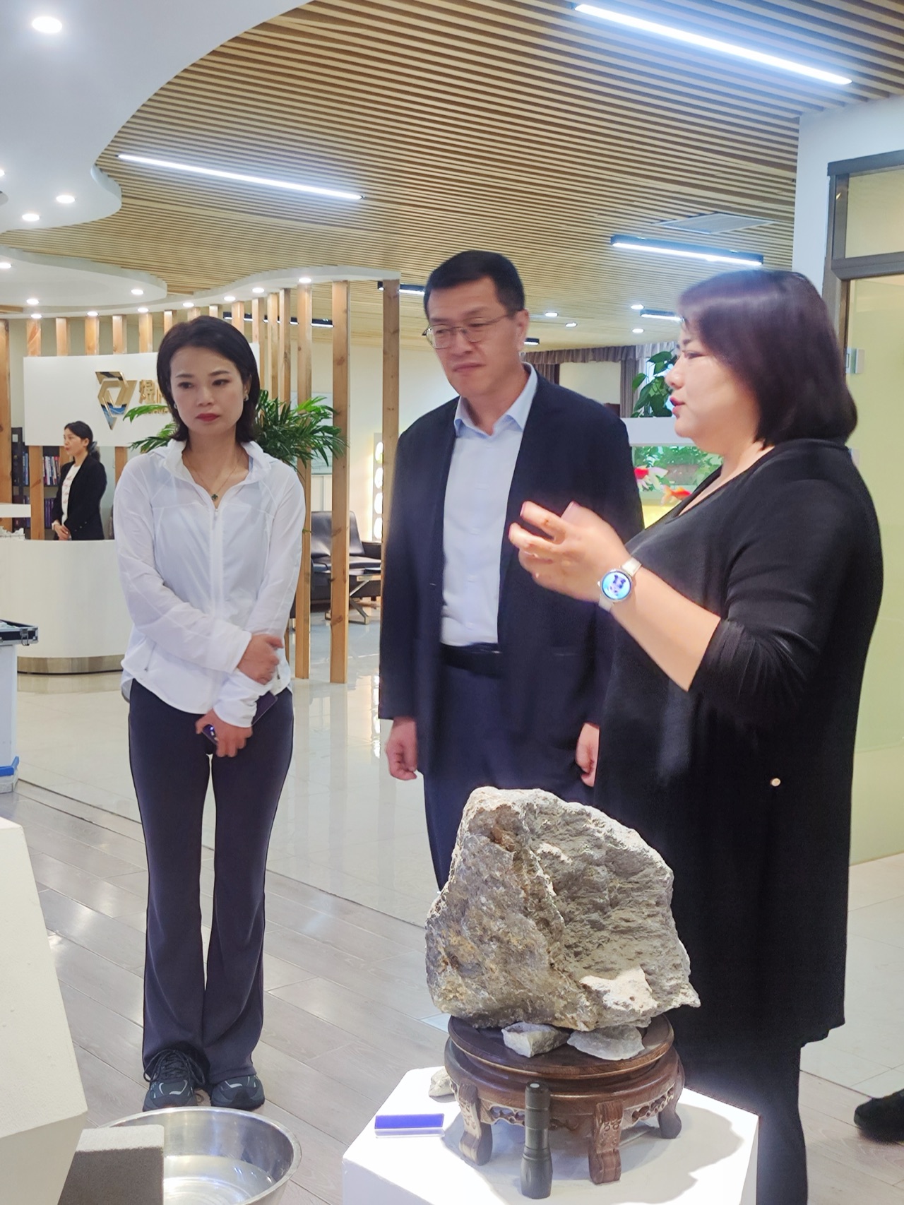 眉山市政府一行莅临煜和集团考察交流