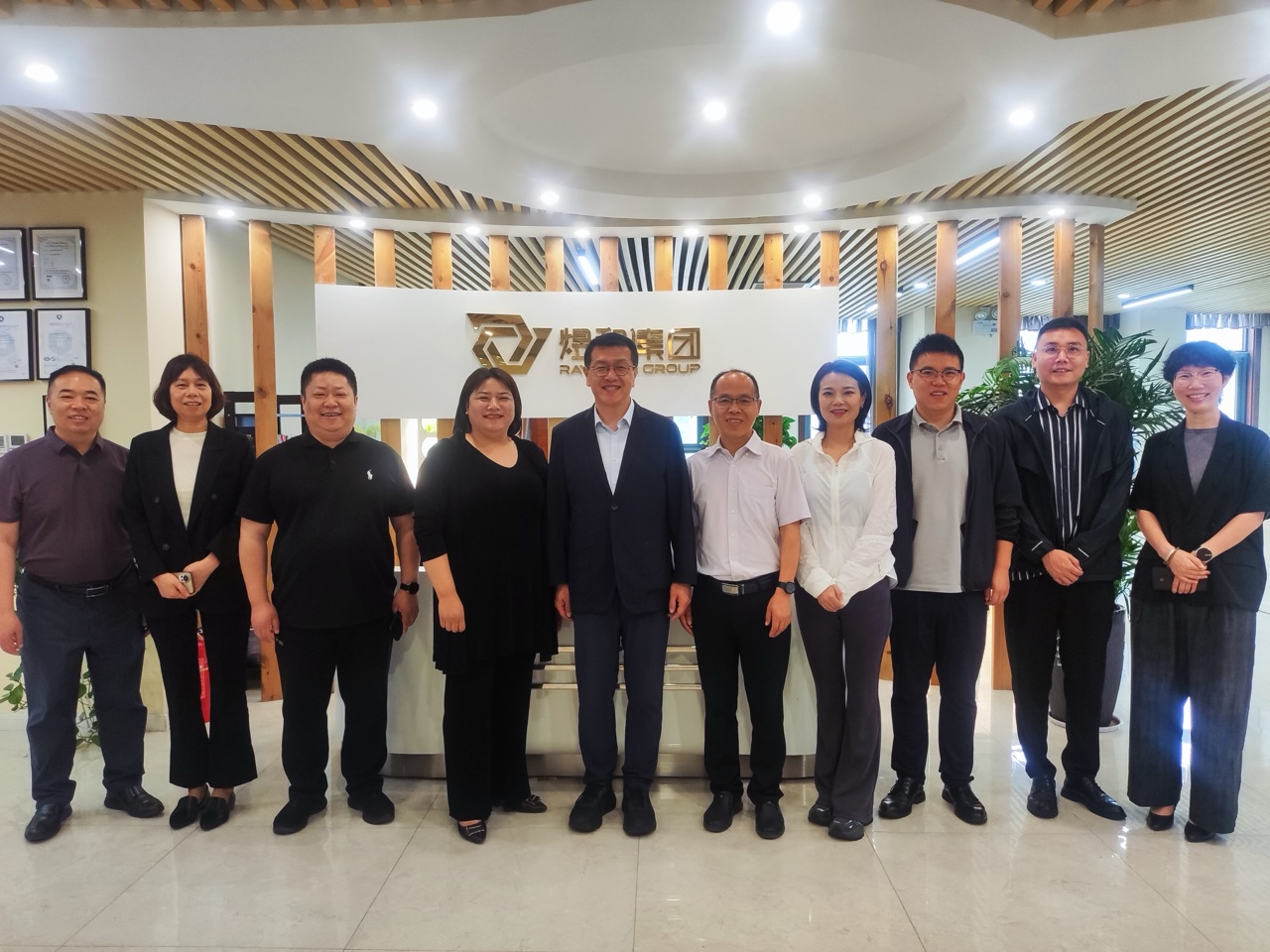 参观集团产业布局与核心技术展示